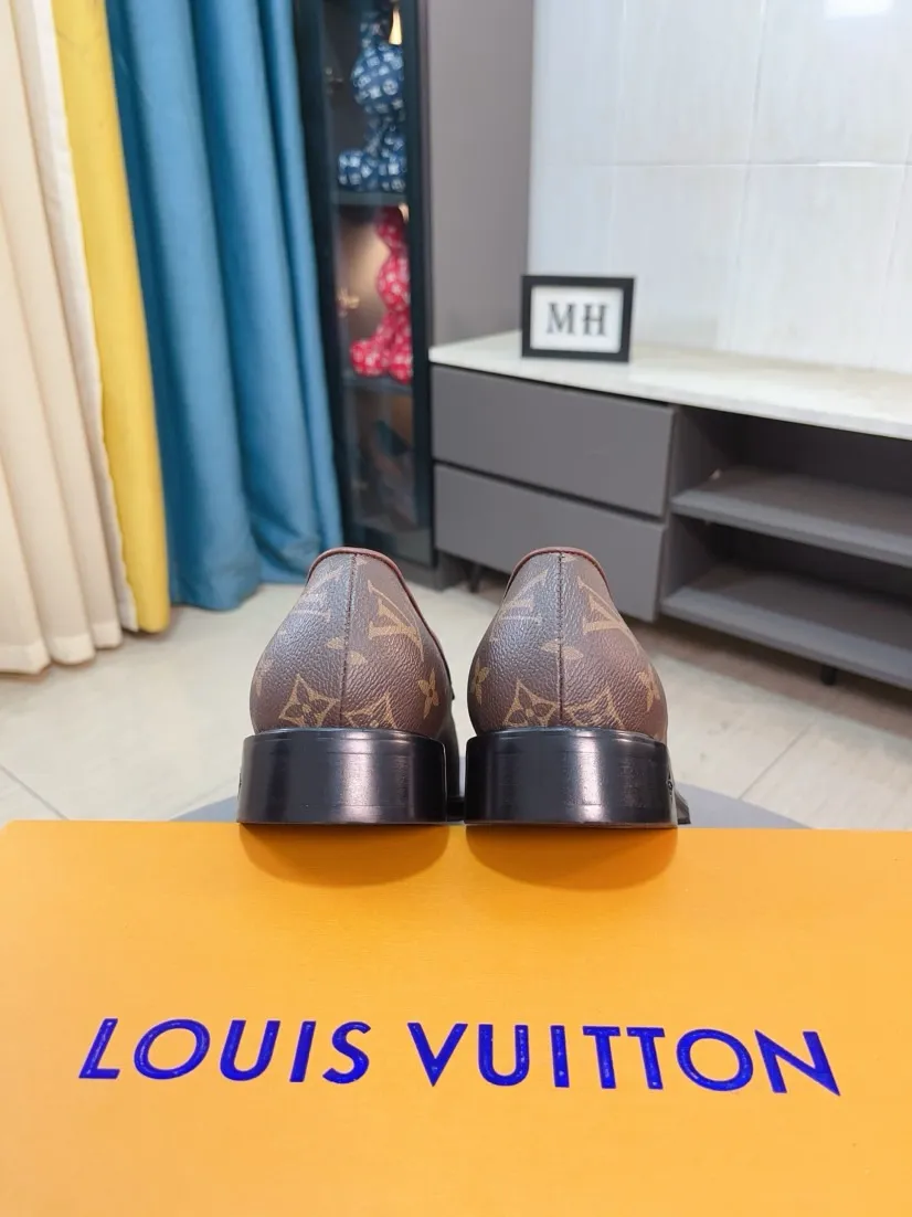 Ex-factory price 720🌹🌹High version [LV] Louis Vuitton's popular casual leather shoes🎖Fashionable and elegant🎖🎖Material: Original imported open-edge beaded cowhide, washed cowhide leather lining, original open-molded rubber outsole, high-end and classy, ​​elegant quality, instantly transforming into a handsome man ❤❤Standard\nNumber: 38-44